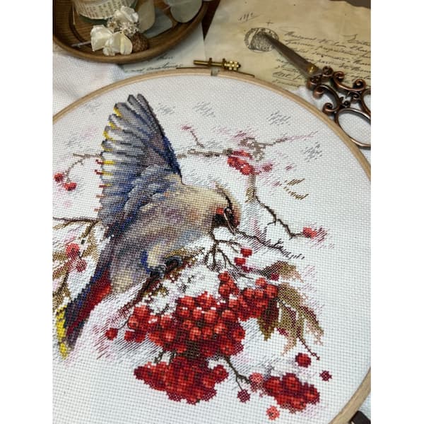 Broderikit Andriana "Svala" 19x19,5 cm