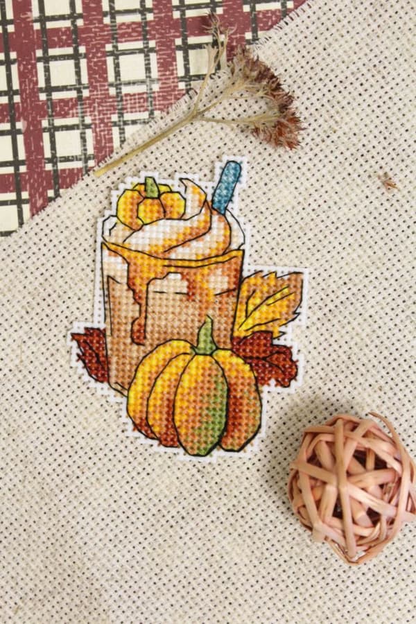 Broderisett Plastic Canvas MP Studia "Pumpafat" 7x8 cm