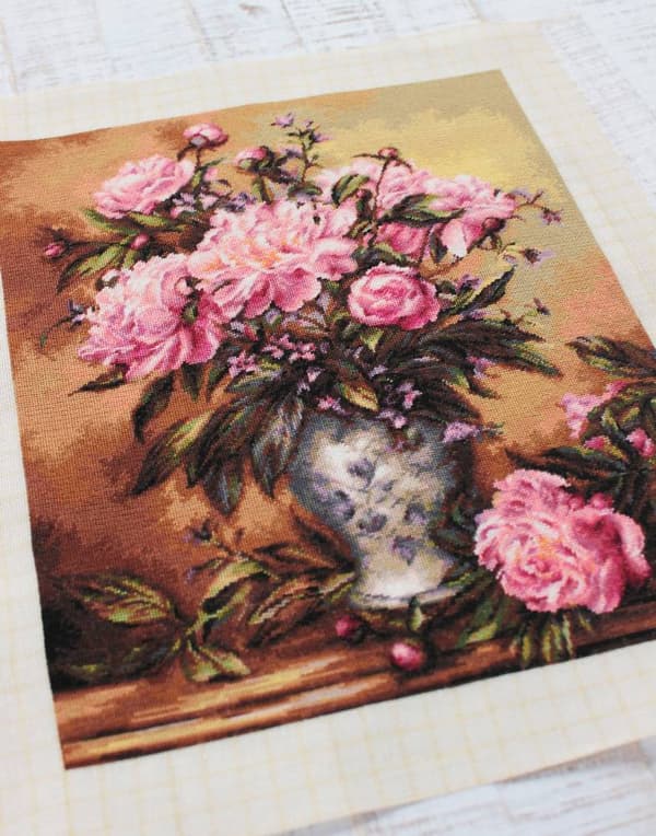 Broderikit Luca-S B543 - "Vase med pæoner" 34x41 cm