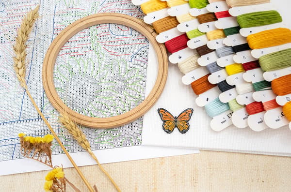 Broderisett LetiStitch L9936 - "Høstgård" 27x35 cm