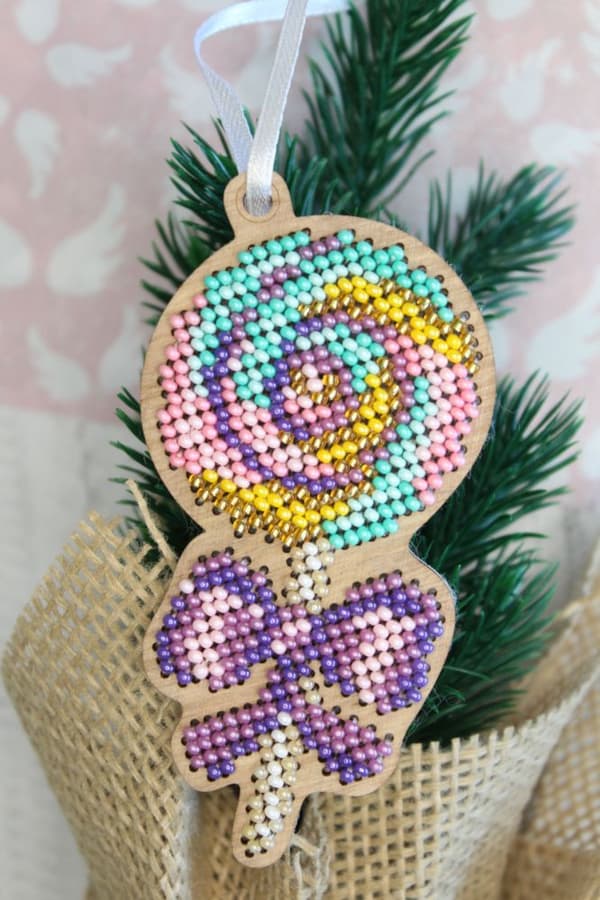 Broderikit med perler MP Studia "Julepynt - Klubbe" 6x9 cm
