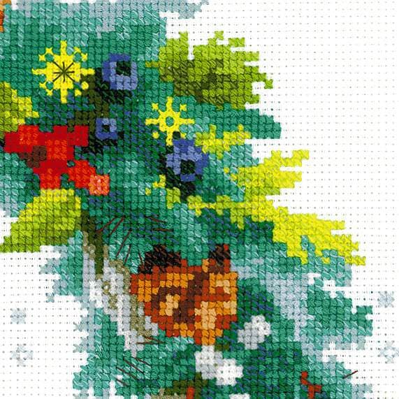 Broderisett Riolis "Krans med blå gran" 30x30 cm