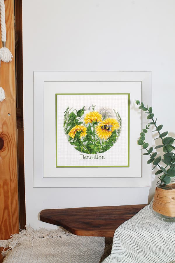 Broderikit Klart "Blomsterkomplimenter. Mælkebøtter" 14.5 x 15 cm