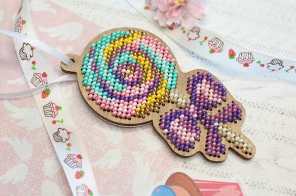 Perlebroderi MP Studia "Julepynt - Kølle" 6x9 cm
