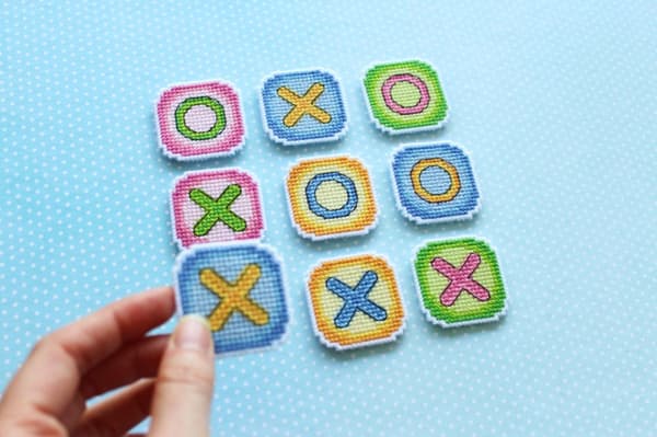 Broderisett Plastic Canvas MP Studia "Tre på rad" 4x4 cm
