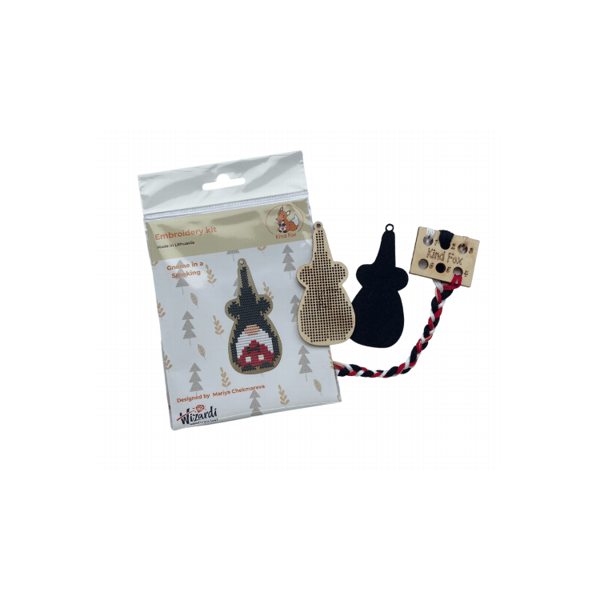 Träbroderi Kind Fox "Tomte i smoking" 4.5х9cm
