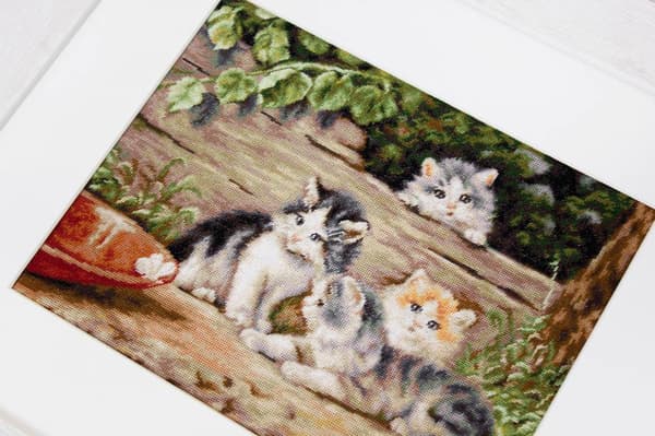 Broderikit Petit point Luca-S "Katterna" 23x18 cm