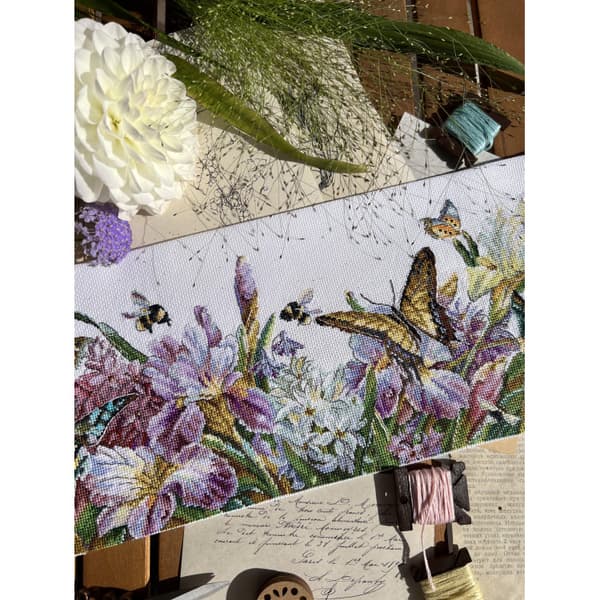 Broderikit Andriana "Iris i blom" 44x16 cm