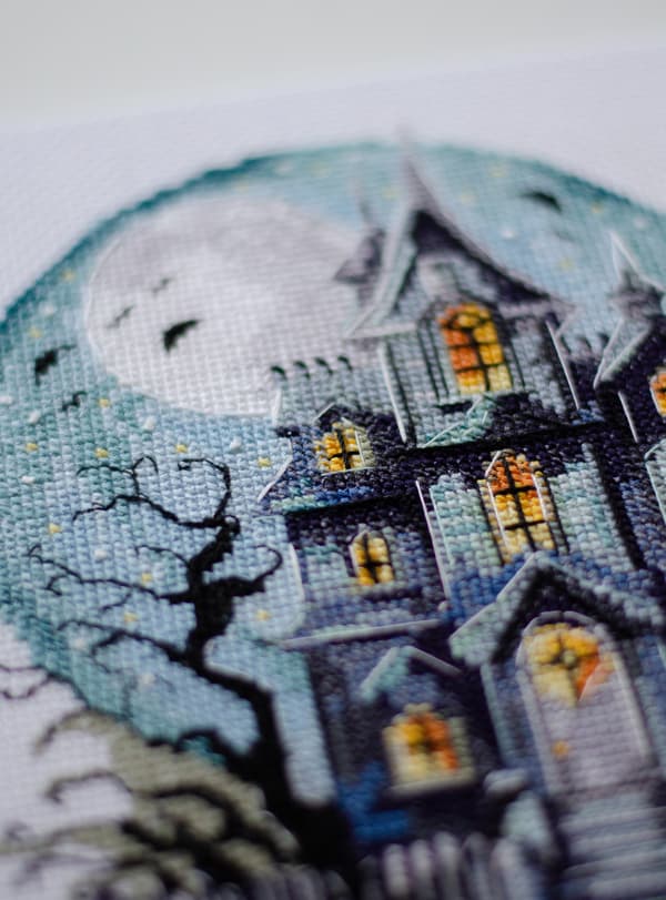 Broderisett Abris Art "Spøkelseshus" 17x20cm