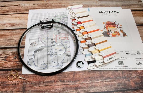 Broderikit LetiStitch L8818 - "Yndlingslegetøj" 14x12 cm