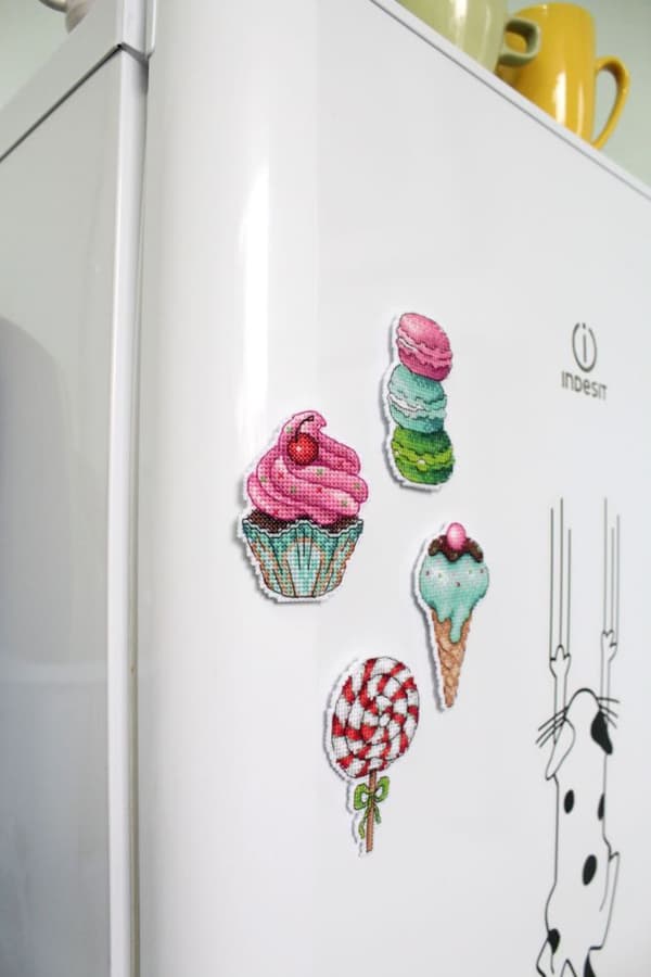 Broderikit Plastik Canvas MP Studia "Lykke magneter" 6x9 cm