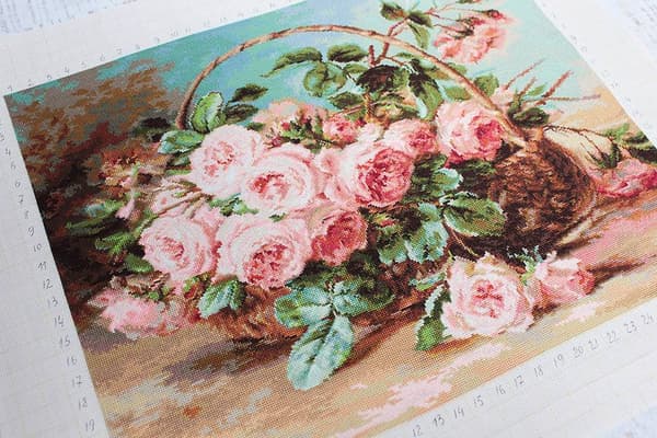 Broderikit Luca-S B547 - "Kurv med roser" 42.5x34 cm