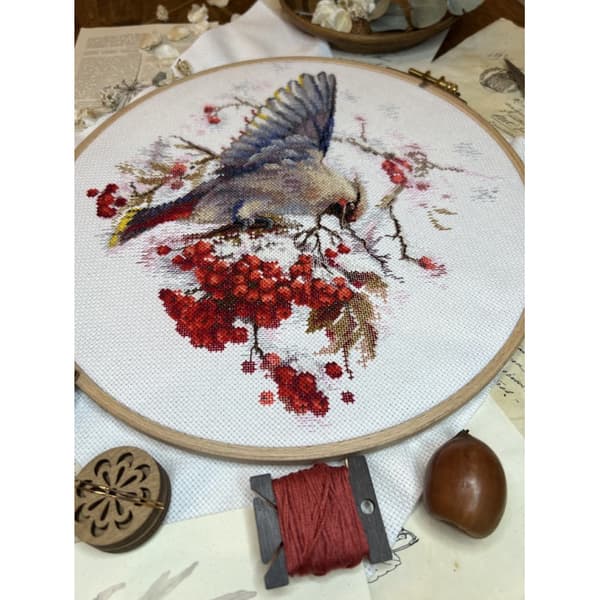 Broderikit Andriana "Svala" 19x19,5 cm