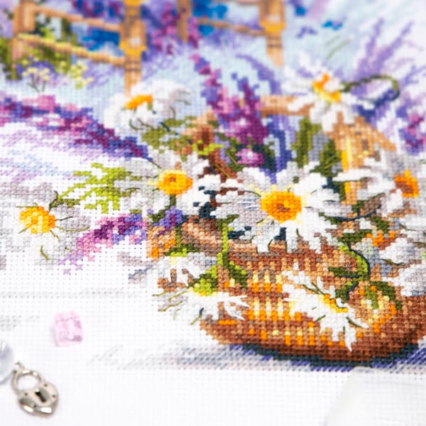 Broderisett Magic Needle "Byhelger" 18x28 cm