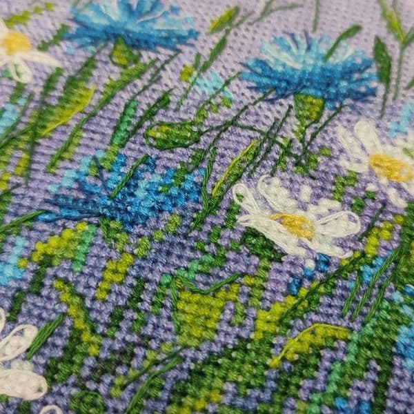 Broderikit Oven "Blåklintfelt" 20x20 cm