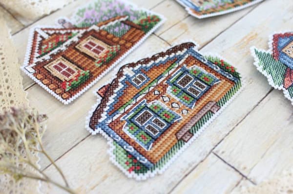 Broderikit plastic canvas MP Studia "Små hus" 9x6 cm
