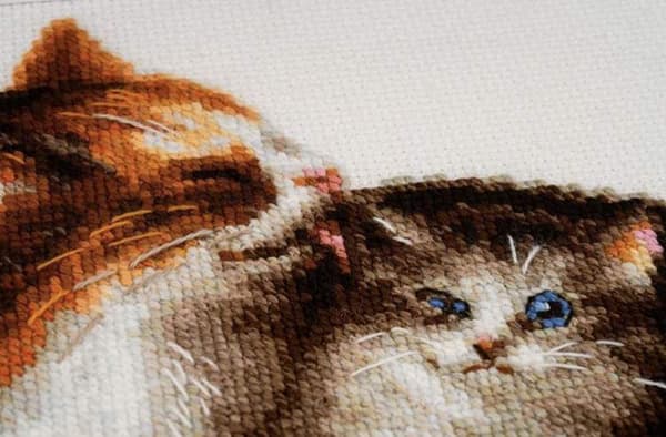 Broderikit Riolis "Kat med killinger" 30x24 cm