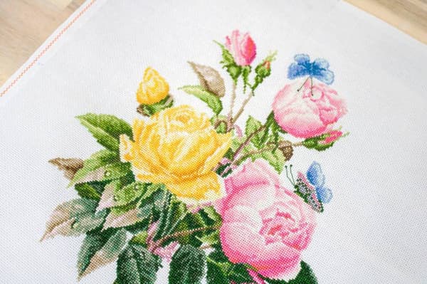 Broderisett Luca-S BU4003 - "Gule roser og Bengalroser" 25x30 cm