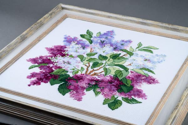 Broderikit Riolis "Syrenblomst" 40x40 cm