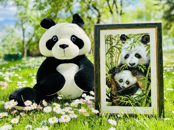 Broderikit Riolis "Panda med unge" 22x38 cm