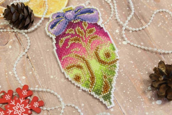Broderikit Plastik Canvas MP Studia "Juletræspynt. Lysende istap" 6x12 cm