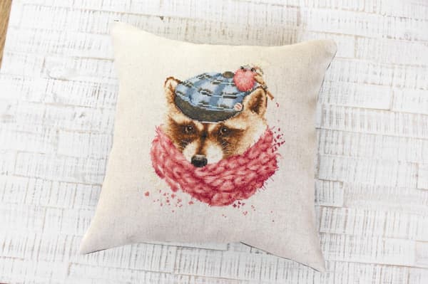 Broderikit Luca-S PB157 - "Vaskebjørn med hat" 40x40 cm