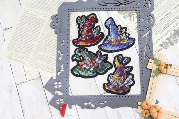 Broderikit MP Studia "Magiska hattar. Märken. Magneter" 7x9 cm