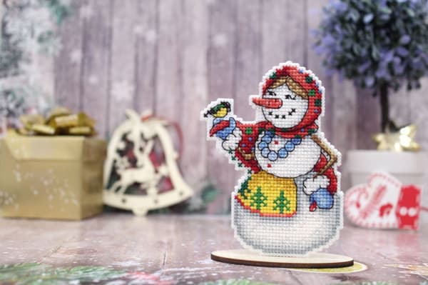 Broderikit plastic canvas MP Studia "Snödame" 8x11 cm