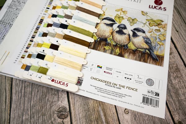 Broderikit Luca-S BU5066 - "Dompapper på hegnet" 24x17.5 cm