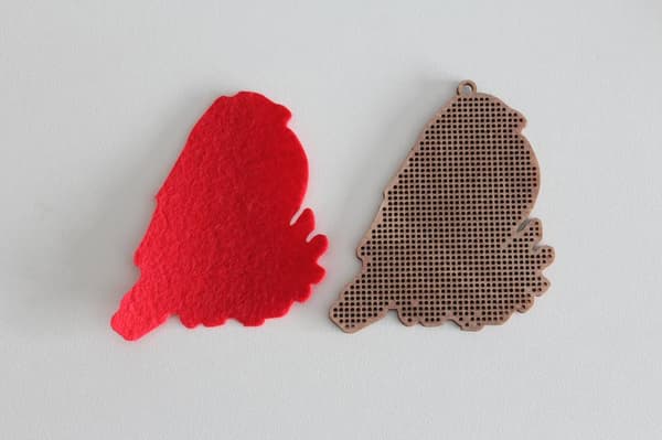 Broderikit med pärlor MP Studia "Julgransdekoration - Domherre" 8x9 cm