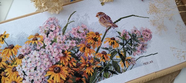 Broderikit Merejka K-208 - "Solhat og phlox" 18x43 cm