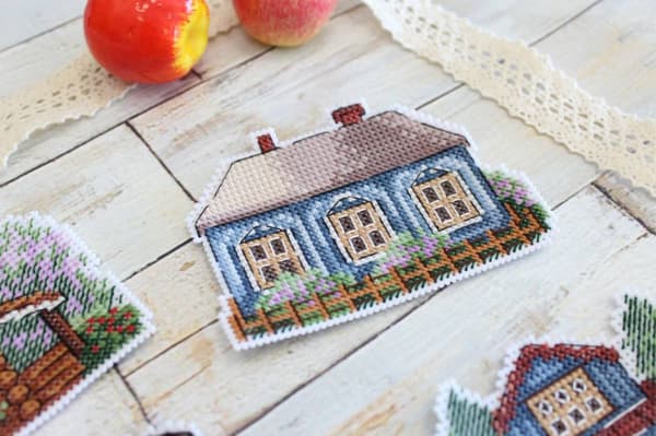 Broderikit plastic canvas MP Studia "Små hus" 9x6 cm