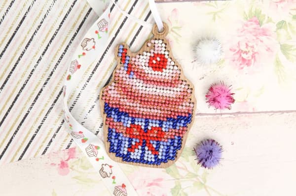 Broderikit med pärlor MP Studia "Julprydnad - Tårta" 6x8 cm