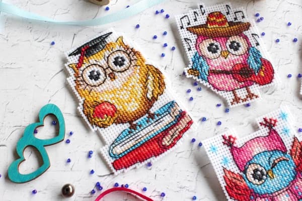Broderikit Plastik Canvas MP Studia "Uglehistorier" 6x7 cm