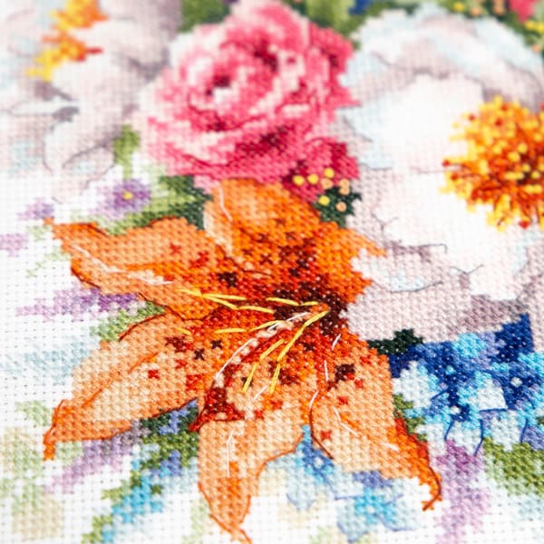 Broderikit Magic Needle "Bløde blomster" 26x19 cm