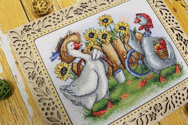Broderisett MP Studia "To glade gjess" 24x19 cm