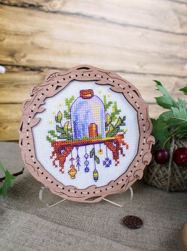 Broderikit med ramme MP Studia "Miniature - Hus på hylde" 11x11cm