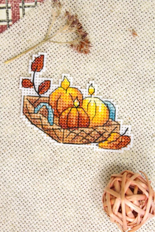 Broderikit Plastik Canvas MP Studia "Græskarfad" 7x8 cm