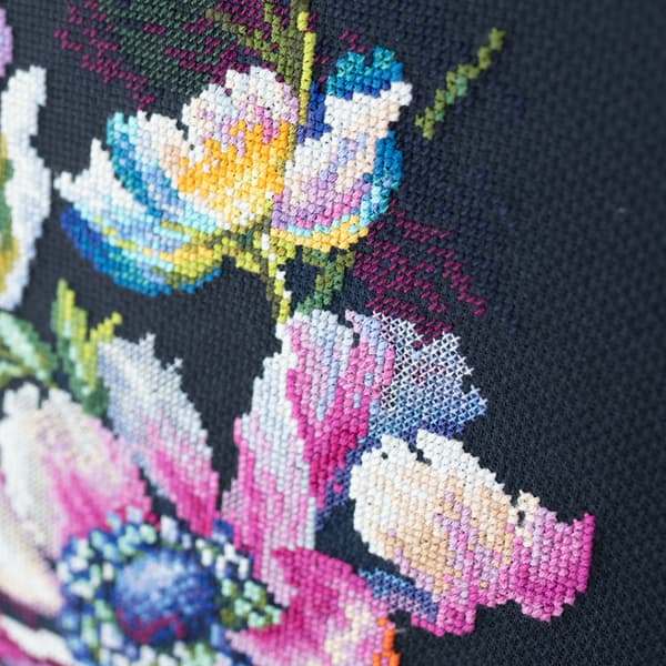 Broderisett Magic Needle "Anemonenes hemmelighet" 40x30 cm
