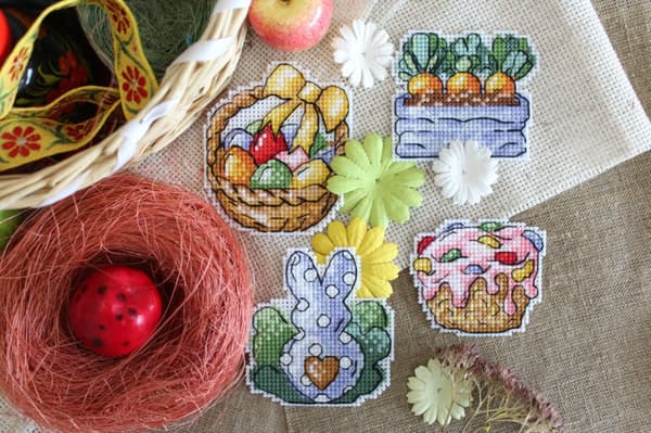 Broderikit Plastik Canvas MP Studia "Kaninen og gulerødderne" 7x7 cm