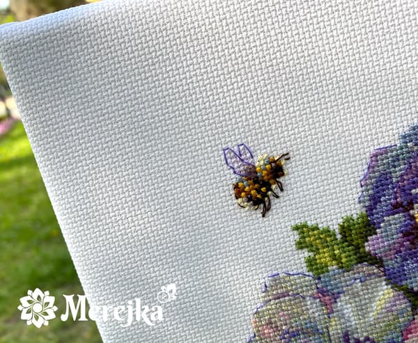 Broderikit Merejka K-215 - "Forårspenséer" 18x17 cm