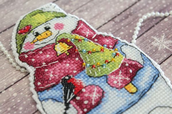 Broderisett Plastic Canvas MP Studia "Snømann med juletre" 8x13 cm