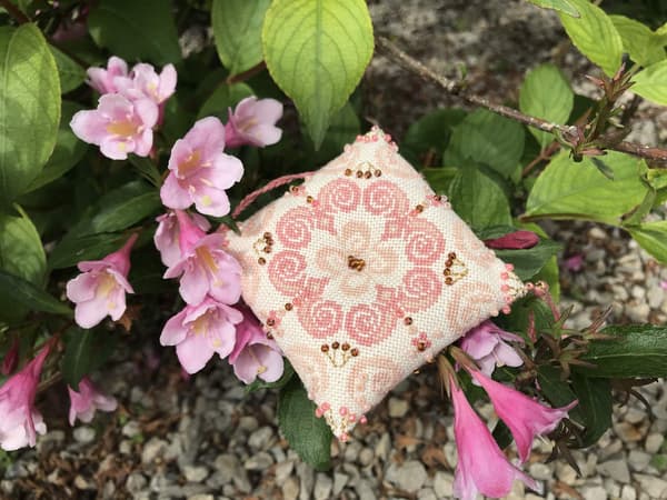 Broderikit Riolis "Zigouigoui Delikat" 8x8 cm