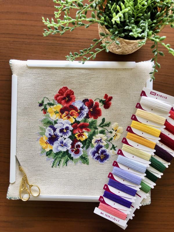 Broderikit Riolis "Blanding af penséer" 20x20 cm