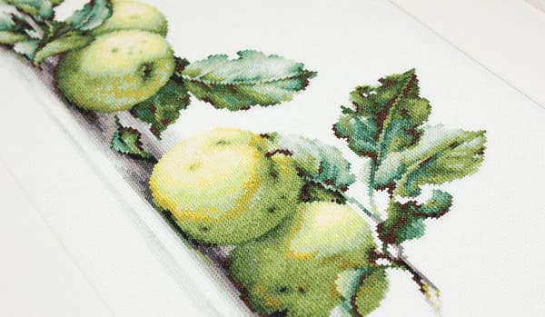 Broderisett Luca-S B2259 - "Stilleben med epler" 49,5x16,5 cm