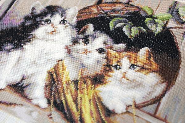 Broderisett Luca-S B520 - "Vennlig beskyttelse" 28.5x35.5 cm