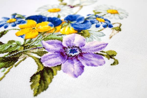 Broderikit Luca-S B2348 - "Buket med blomster" 19x24.5 cm