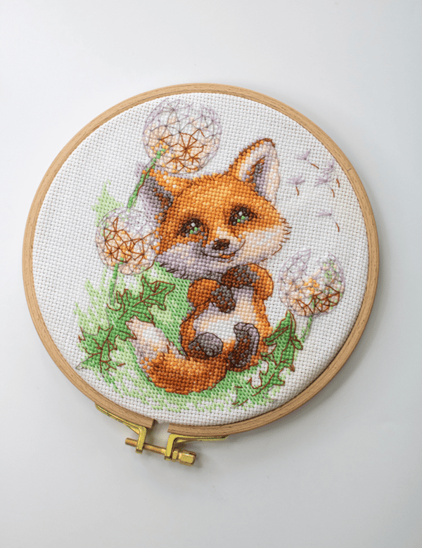Broderikit Aine "Mælkebøtteræven" 13x15 cm
