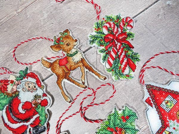 Broderikit LetiStitch LETI966 - "Julelegetøj-kit" 9x10 cm
