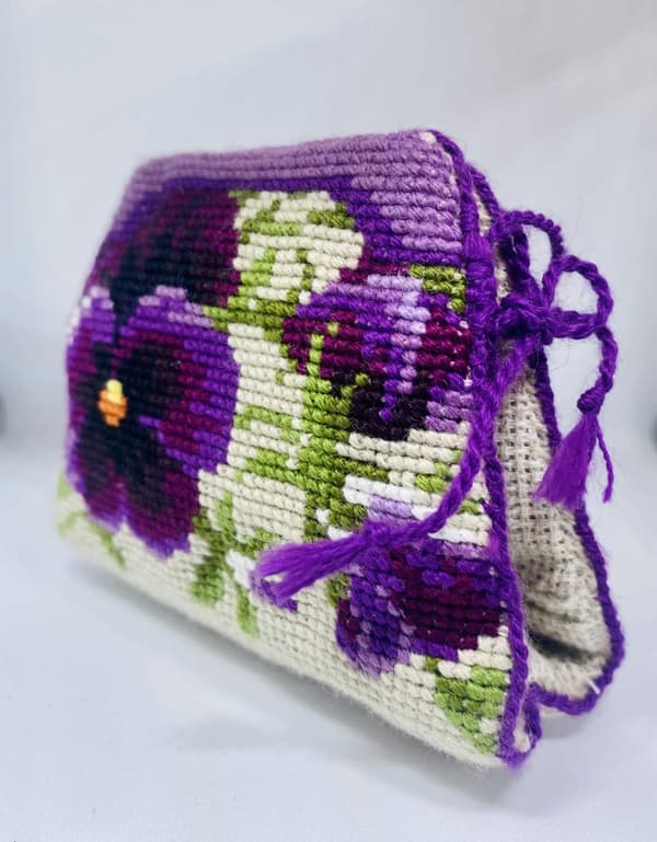 Broderikit Riolis "Pensénåldyna" 11x8 cm
